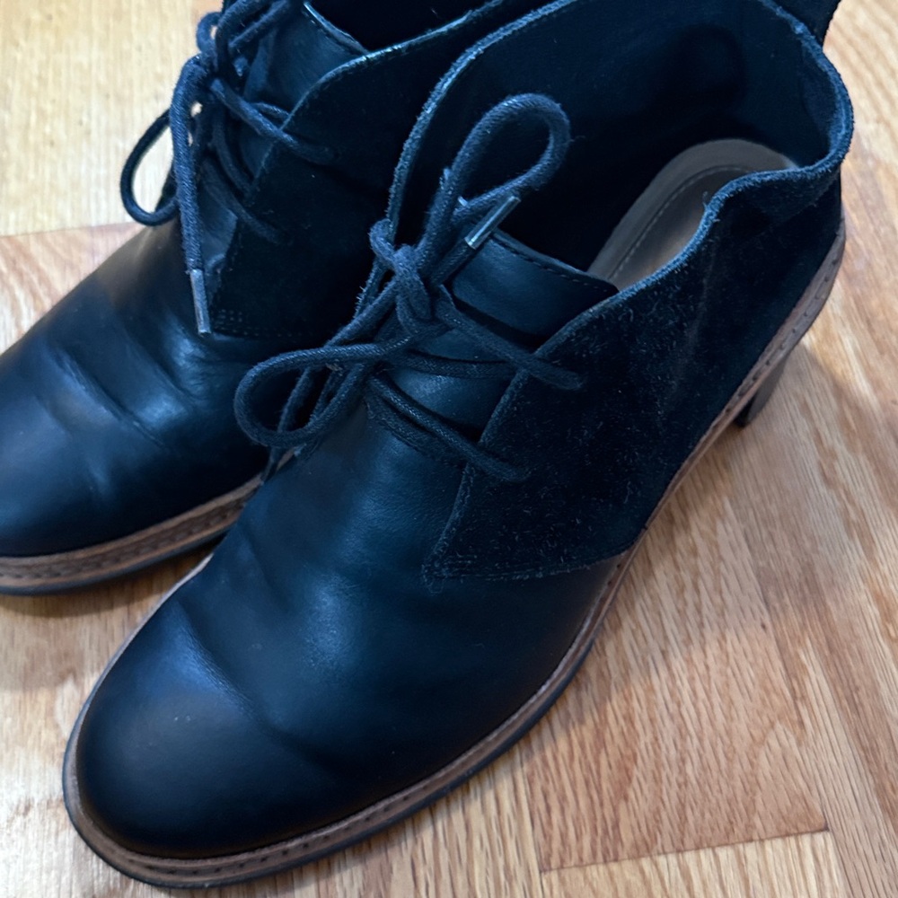 Clarks Trace Glow Black Leather And Suede Ankle Booties Size 10 - Picture 2 of 9